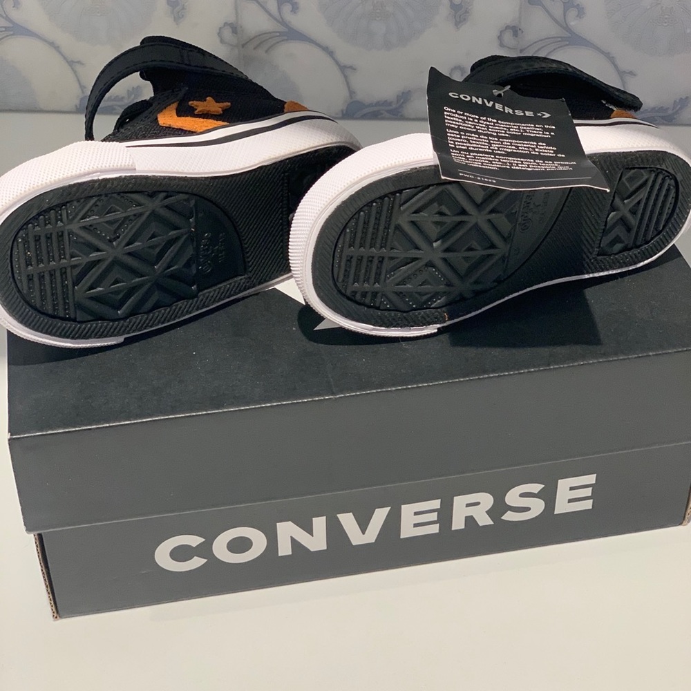 Toddler converse - Picture 2 of 3